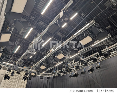 電視台天花板照明 電視台天花板照明 123816860
