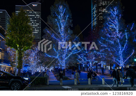 Minato Mirai skyscrapers and Yokohama cityscape at night 123816920