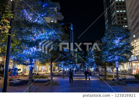 Minato Mirai skyscrapers and Yokohama cityscape at night Minato Mirai skyscrapers and Yokohama cityscape at night 123816921