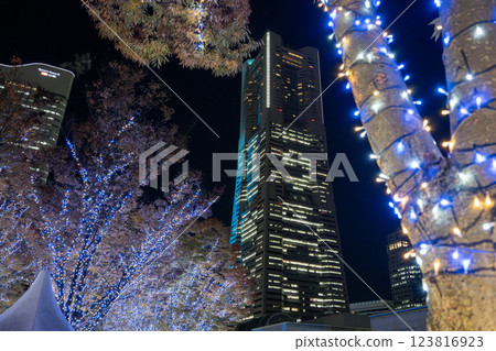 Minato Mirai skyscrapers and Yokohama cityscape at night 123816923