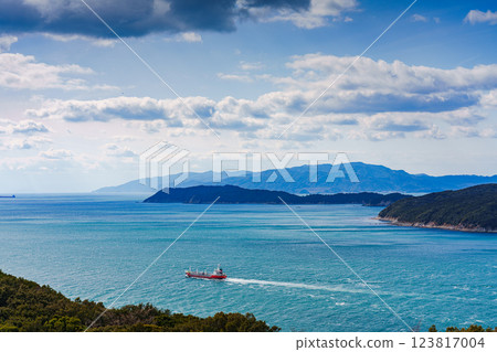 Early spring in the Kitan Straits: Sky and sea bathed in soft sunlight ⑦ 123817004