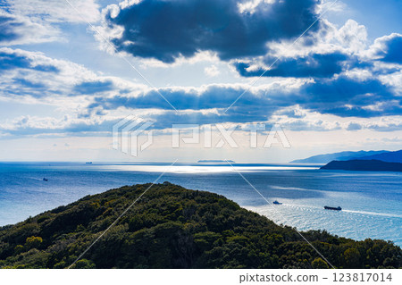 Early spring in the Kitan Straits: Sky and sea bathed in soft sunlight (17) Early spring in the Kitan Straits: Sky and sea bathed in soft sunlight (17) 123817014