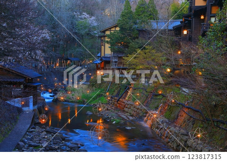 Hot water light (Kurokawa Onsen, Minamioguni Town, Kumamoto Prefecture) Hot water light (Kurokawa Onsen, Minamioguni Town, Kumamoto Prefecture) 123817315