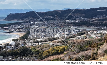 [View from the sky of Nagasaki's Shimabara Peninsula] Katsusa Town 123817969