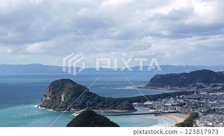[Aerial view of Katsusa Town, Nagasaki] Iwatoyama and the sea 123817973