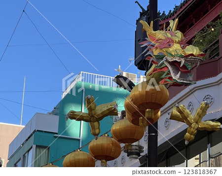 Dragon object and lantern in Yokohama Chinatown Dragon object and lantern in Yokohama Chinatown 123818367