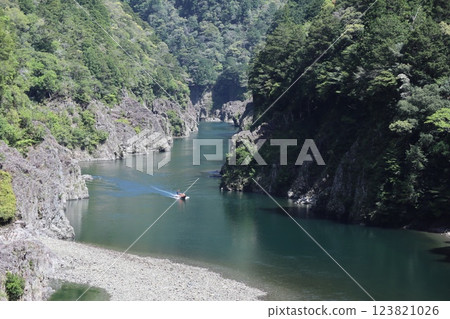 Clear stream flowing through the gorge 123821026
