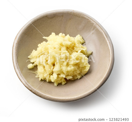 bowl of grated ginger 123821493