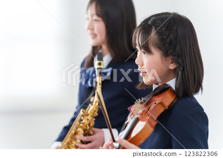 學生演奏樂器 123822306