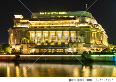 Building view of the Fullerton Hotel in Singapore, a five-star luxury hotel near the mouth of the Singapore River, former General Post Office. 123823407