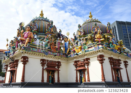Building view of the Sri Mariamman Temple in Chinatown, Singapore, Built in 1827, it's the oldest Hindu temple in Singapore. Building view of the Sri Mariamman Temple in Chinatown, Singapore, Built in 1827, it's the oldest Hindu temple in Singapore. 123823428