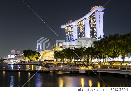 Building view of the Marina Bay Sands, is an integrated resort fronting Marina Bay in Singapore, including a hotel, exhibition centre, Shopping mall, museum, casino, etc. 123823804