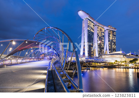 Night view of The Helix Bridge and the Marina Bay Sands Resort, Singapore, it's a pedestrian bridge linking the Marina Centre with Marina South. 123823811