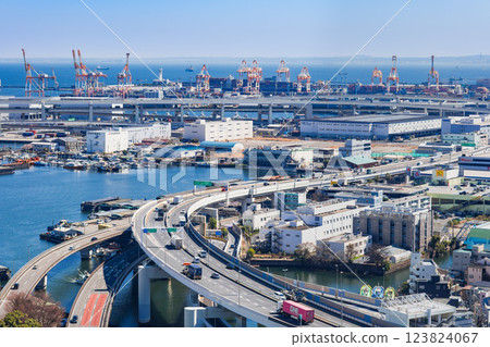 Cityscape, infrastructure and logistics image: Yokohama Port 123824067