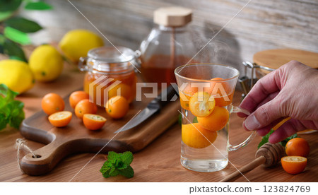 Hot kumquat compote drink (hot kumquat) 123824769