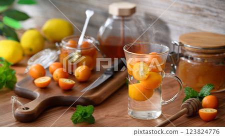 Hot kumquat compote drink (hot kumquat) 123824776