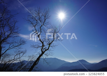 The ridge of Higashidaisetsu in early winter 123824855