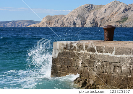 Stone pier 123825197