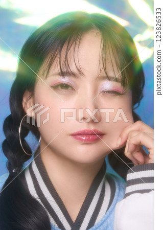 街頭時尚年輕女子的休閒肖像 123826533