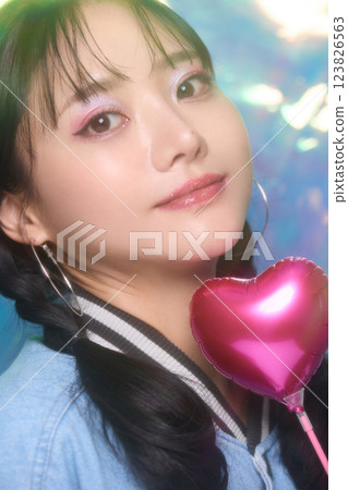 街頭時尚年輕女子的休閒肖像 123826563