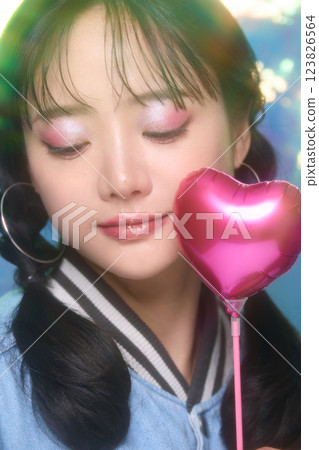 街頭時尚年輕女子的休閒肖像 123826564