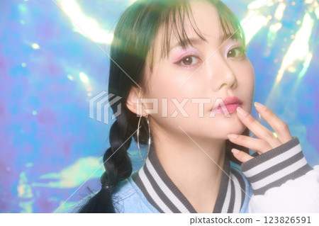 街頭時尚年輕女子的休閒肖像 123826591