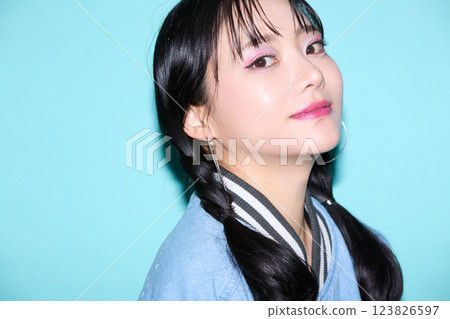 街頭時尚年輕女子的休閒肖像 123826597