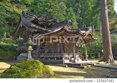 【多數瀧神社(岡本神社)】福井縣越前市大多瀧町 【多數瀧神社(岡本神社)】福井縣越前市大多瀧町 123827161