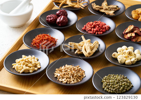 Various herbal medicine ingredients 123829130