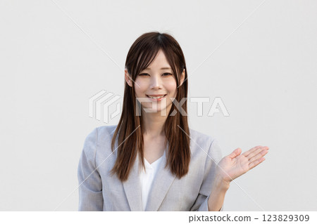 Recommended poses for women (stock photos) 123829309