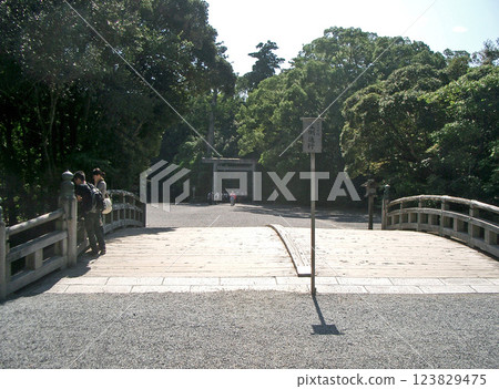 伊勢神宮下空神社的火橋(三重縣伊勢市) 伊勢神宮下空神社的火橋(三重縣伊勢市) 123829475
