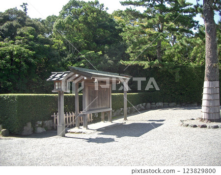 History of the Fire Bridge at the Geku Shrine of Ise 123829800