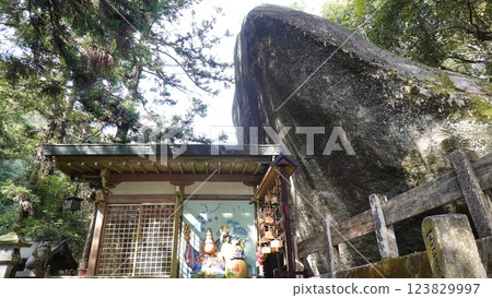 巨石和神社 123829997