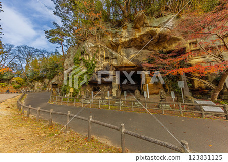 深秋的瑞源寺與洞穴遺跡(宮城縣宮城郡松島町) 深秋的瑞源寺與洞穴遺跡(宮城縣宮城郡松島町) 123831125