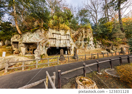 Zuigenji Temple and Cave Ruins in late autumn (Matsushima Town, Miyagi County, Miyagi Prefecture) Zuigenji Temple and Cave Ruins in late autumn (Matsushima Town, Miyagi County, Miyagi Prefecture) 123831128