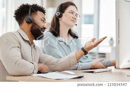 Call center staff teaching sales consultant, telemarketing employees and crm customer service workers on computer software in office agency. Business people training, coaching and consulting solution 123834547