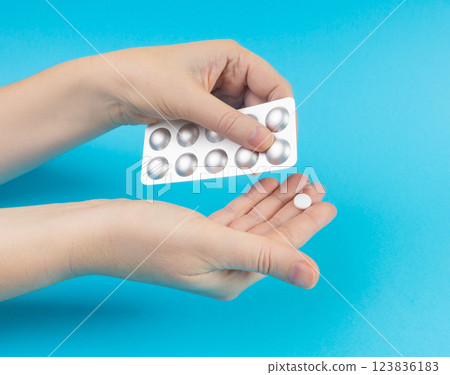 Pill Blister on Color Background, Silver Medicine Capsule Package, Drugs Packaging, Pill Pack 123836183