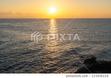 Sunset over the ocean, with the sun low on the horizon, contrast between sky and sea 123836228