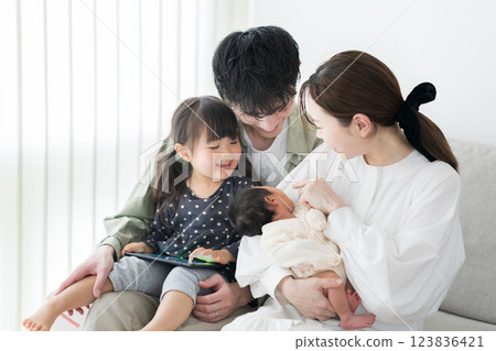 新生嬰兒家庭聚會 123836421