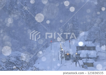 It is snowing Ohakukawa Station (Tamami Line) It is snowing Ohakukawa Station (Tamami Line) 123836535