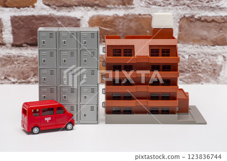 包裹送至公寓儲物櫃的圖片 包裹送至公寓儲物櫃的圖片 123836744