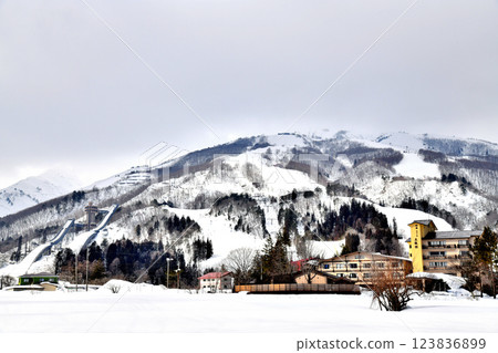白馬村風景 / 眺望白馬八方尾根滑雪場（長野縣白馬村） [2025 年 3 月] 123836899