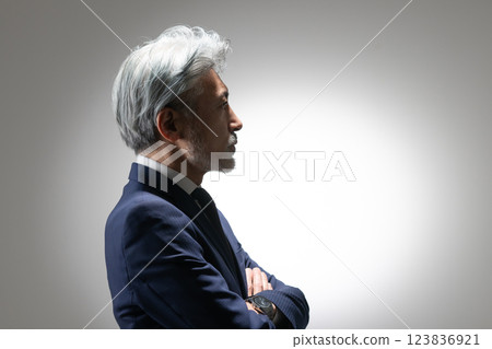 A man in a suit 123836921