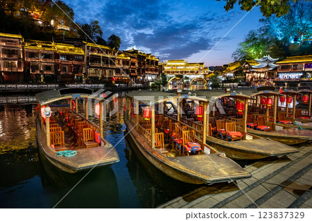 Night scene of traditional tourist boat in Fenghuang ancient city Night scene of traditional tourist boat in Fenghuang ancient city 123837329