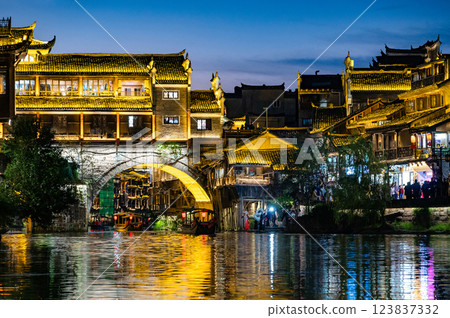 Night scene of traditional tourist boat in Fenghuang ancient city Night scene of traditional tourist boat in Fenghuang ancient city 123837332