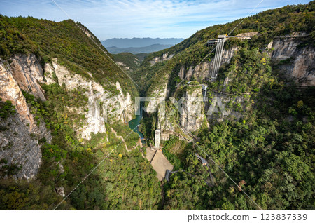 Scenic view from Zhangjiajie glass bridge in Wulingyuan area, Zhangjiajie, Hunan, China. 123837339