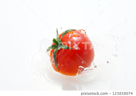 Cherry tomatoes falling into the water 123838074