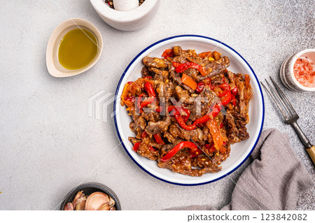 Stir-fried Beef Skirt Steak with Oyster Sauce 123842082