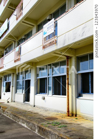 Relics from the earthquake that protected children and residents from the tsunami [Arahama Elementary School] 123843970