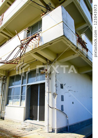 Relics from the earthquake that protected children and residents from the tsunami [Arahama Elementary School] 123843973